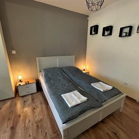 Hanna Apartman Debrecen Buitenkant foto